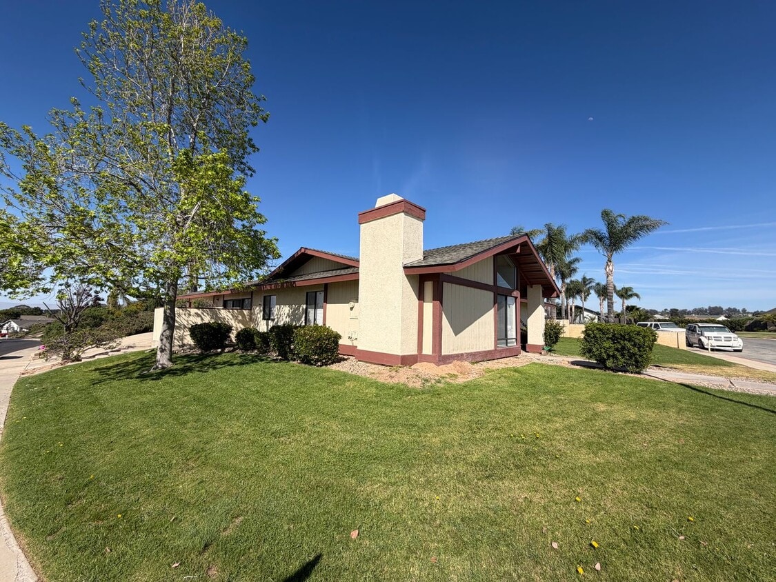 Foto del edificio - 1601 Tiffany Park Ct