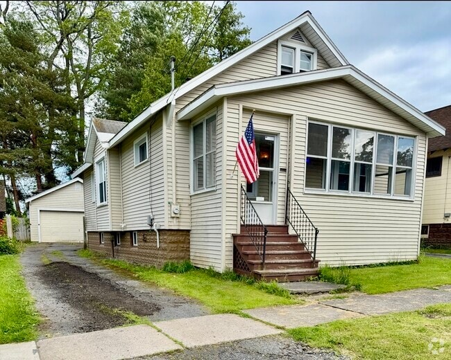 Building Photo - 1005 Kellogg Ave