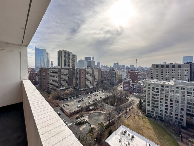 Foto del edificio - 8 Whittier Pl