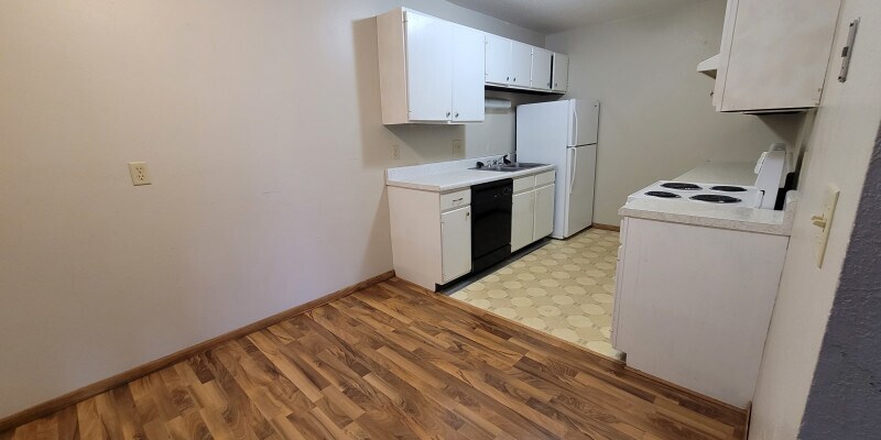 Primary Photo - 2124 E. Divide Ave.; Bismarck, ND 58501