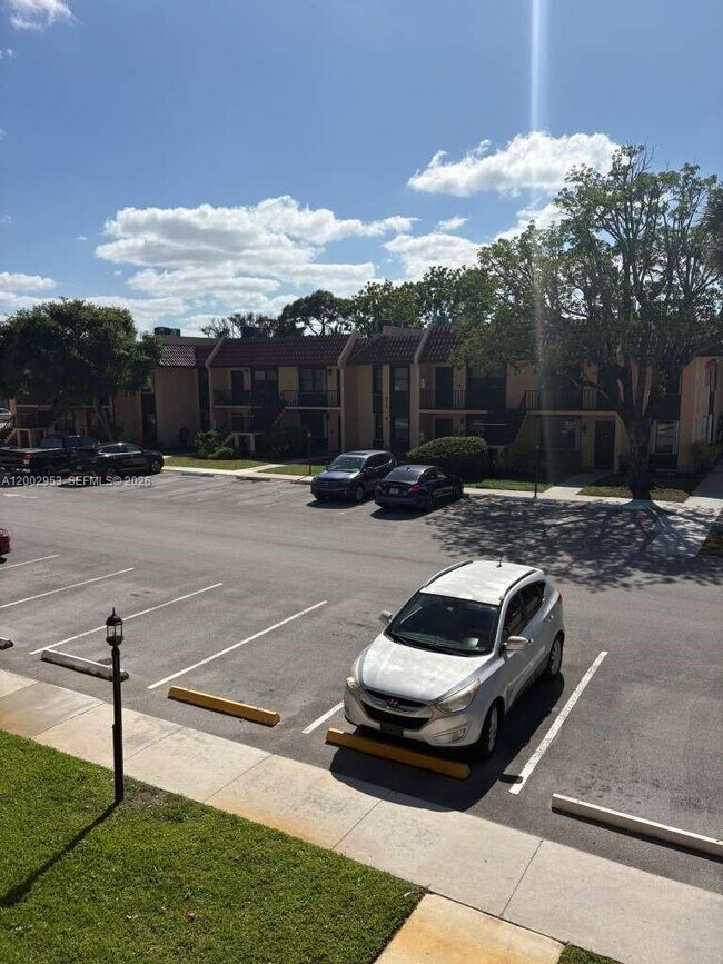 Foto del edificio - 5937 Forest Hill Blvd