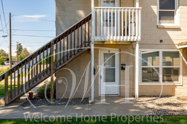 Building Photo - 43 NE Ash Ave