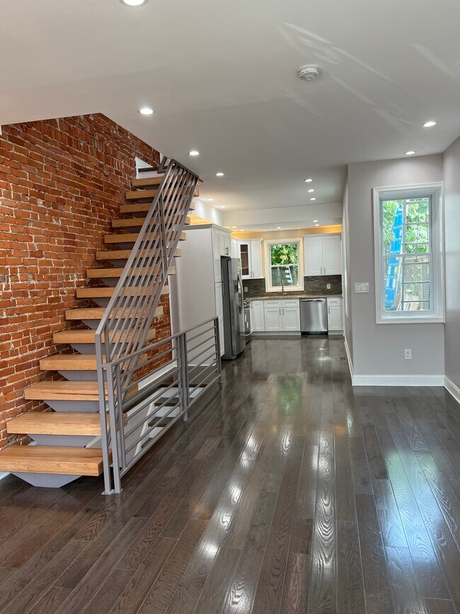 Building Photo - 1315 N Marston St