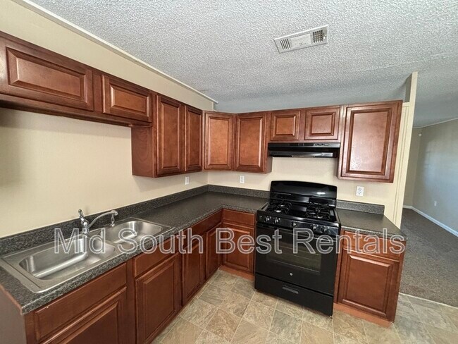 Building Photo - 23 Hiland Pl