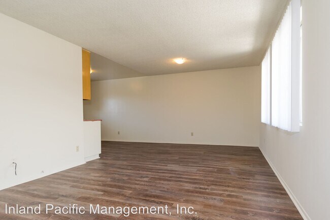 Building Photo - 1647 W 147th St