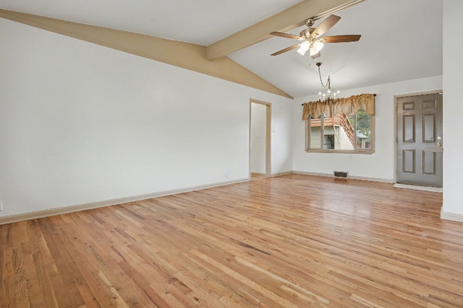 Building Photo - 450 Elm Ct