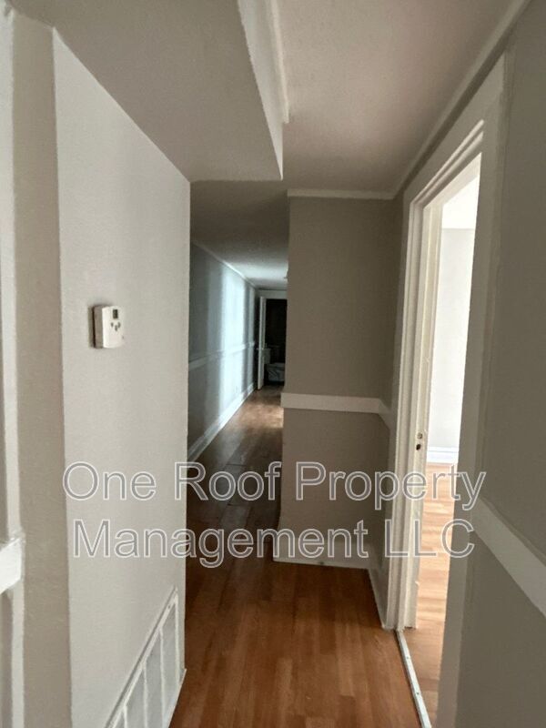 Foto del edificio - 3224-3226 E 8th St.