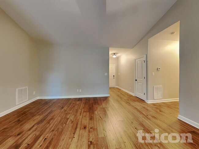 Building Photo - 189 Crystal Creek Dr