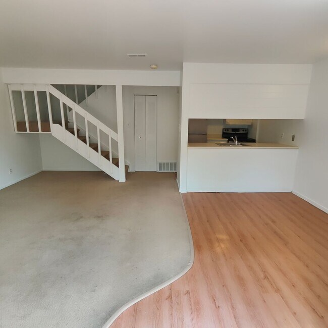 Foto del edificio - Two Bedroom Condo For Rent In Downtown Bou...