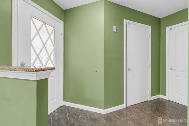 Foto del edificio - 356 Hawthorne Rd