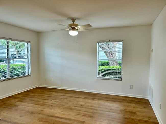 Building Photo - 5440 S MacDill Ave