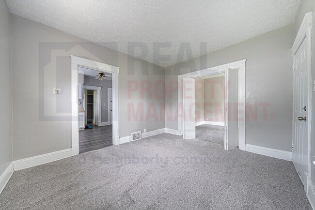Foto del edificio - 3196 E 134th St