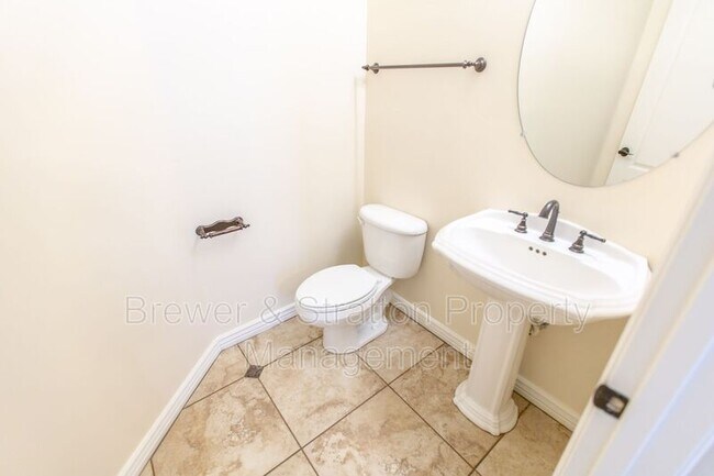 Foto del edificio - 2201 E Azalea Dr