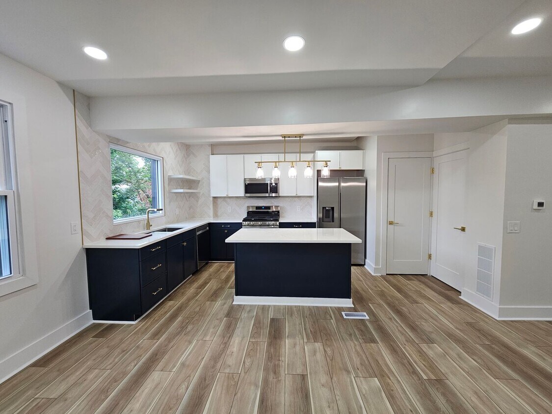 Primary Photo - Amazing 3 bedroom 2.5 bath House for Rent ...