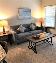 Building Photo - 200 Venue Wy