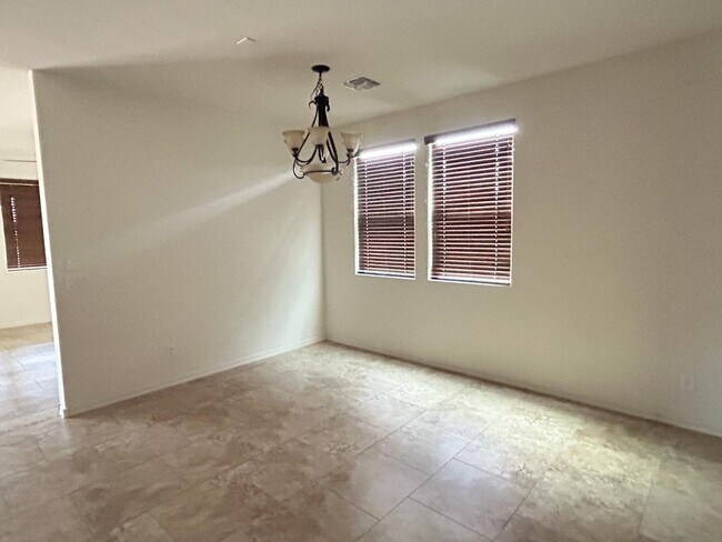 Building Photo - 5537 W Desert Hollow Dr
