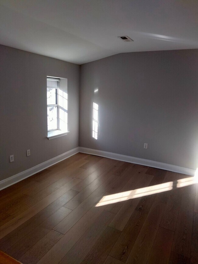 Building Photo - 36 Imlay St