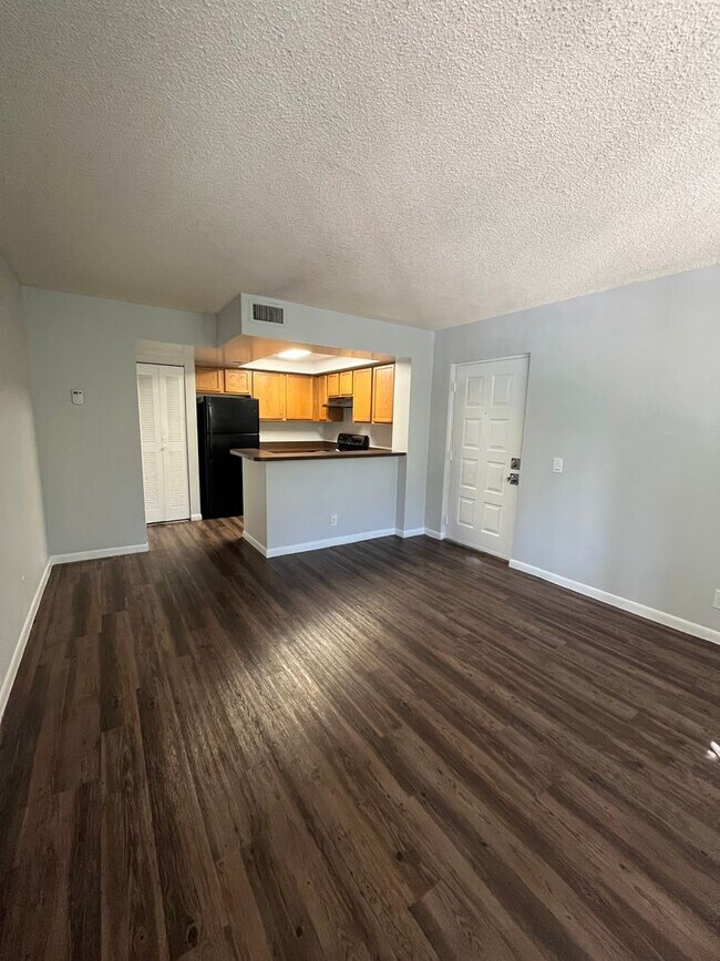 Foto del edificio - MOVE IN SPECIAL ONE BEDROOM ONE BATHROOM N...
