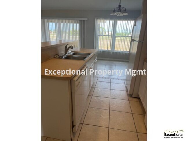Foto del edificio - 3/2 with a den AVAILABLE NOW!!