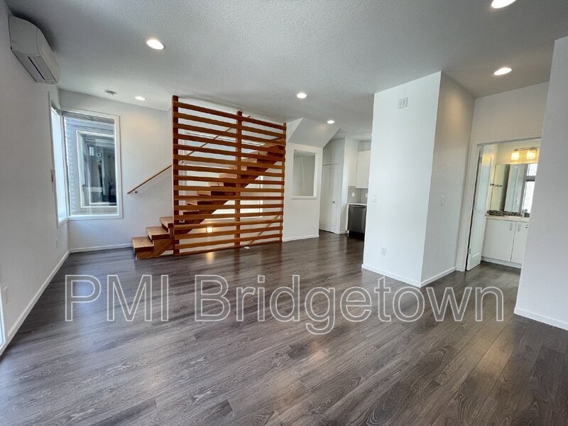 Primary Photo - 1230 N Morgan St