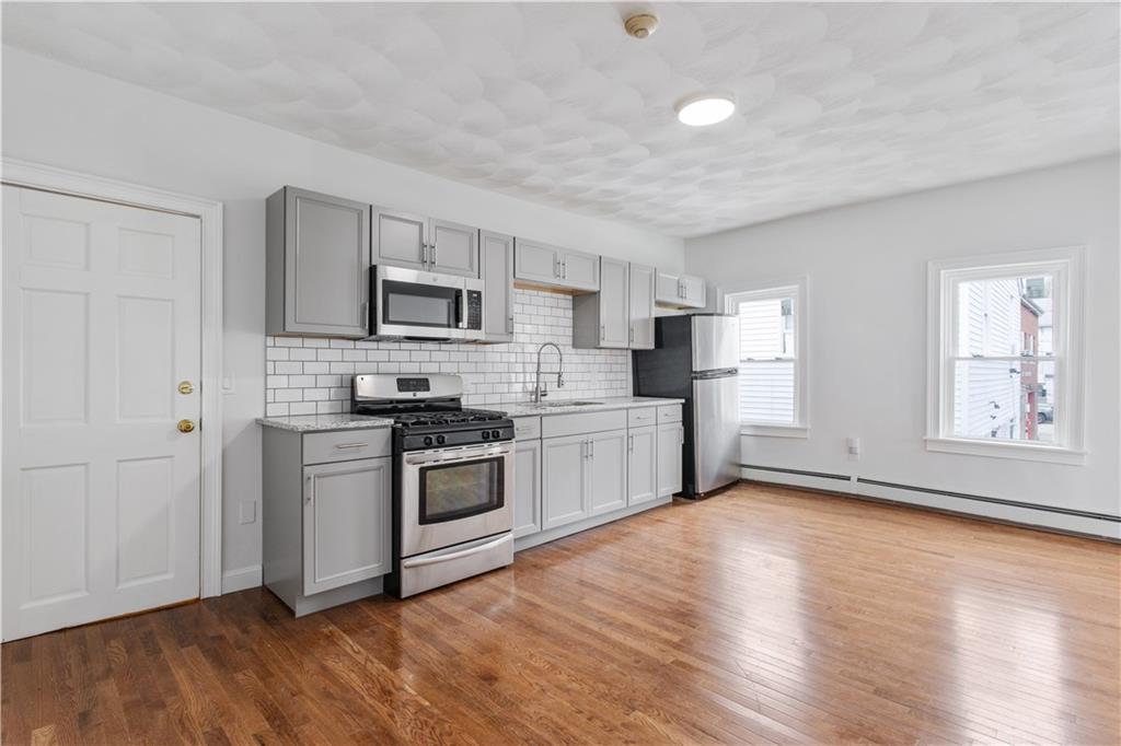 Primary Photo - 418-418 Admiral St
