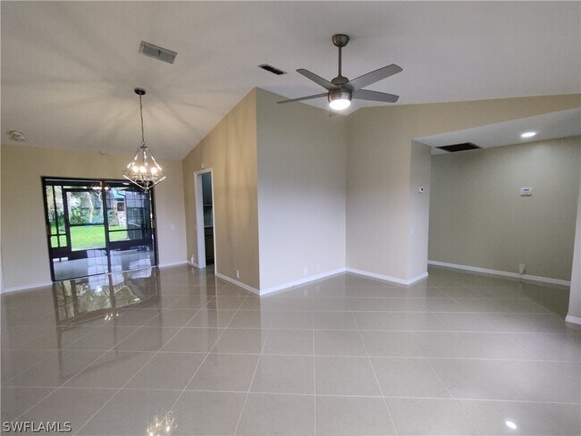 Foto del edificio - 6671 St Ives Ct