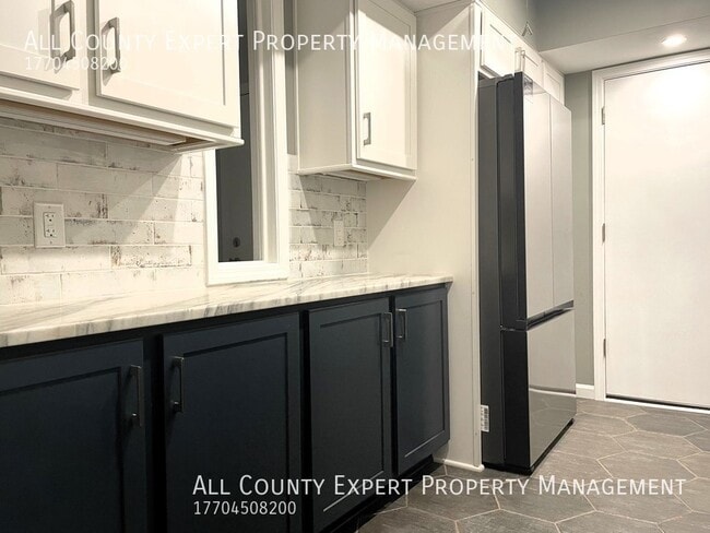 Building Photo - Awesome Condo in Sandy Springs