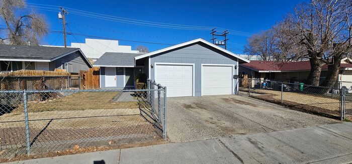 Primary Photo - 2bed 1 bath 1 car garage Duplex home. 1mil...