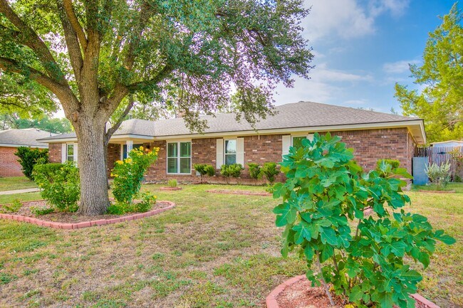Building Photo - 2713 Canyon Creek Dr