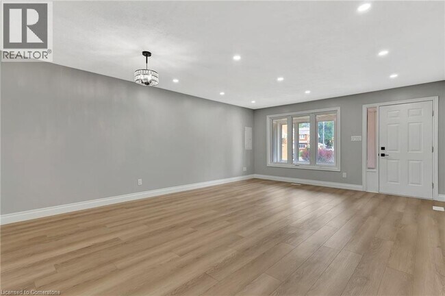 Photo du bâtiment - 126 Highland Rd W
