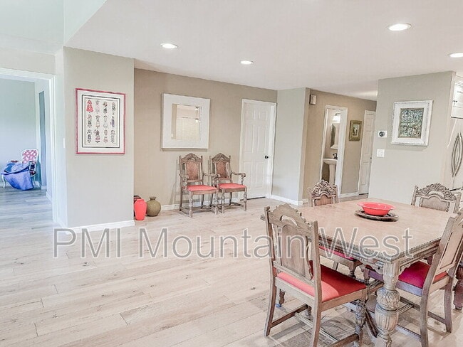 Building Photo - 171 E 3rd Ave