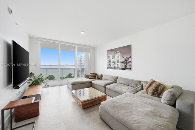 Foto del edificio - 600 NE 27th St