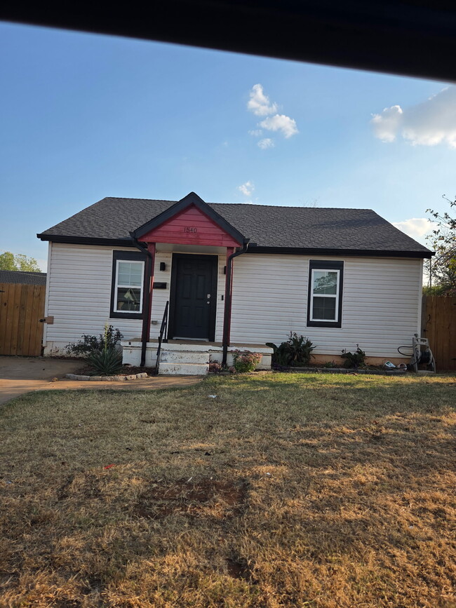 Building Photo - 1540 NE 29th St