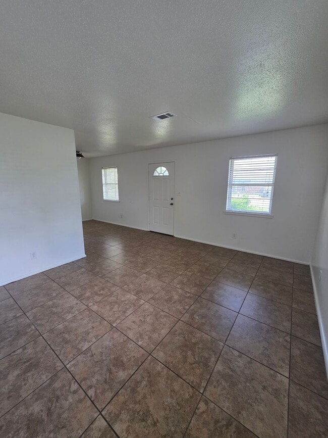 Building Photo - 111 Yelco Dr