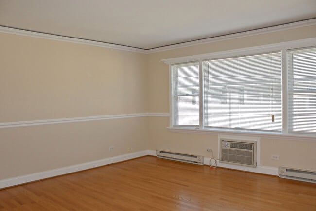 Building Photo - 5037 N East River Rd