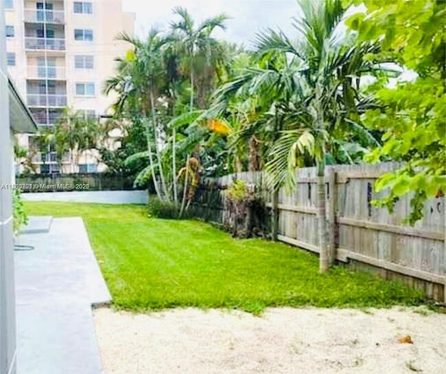 Foto del edificio - 1236 NE 109th St