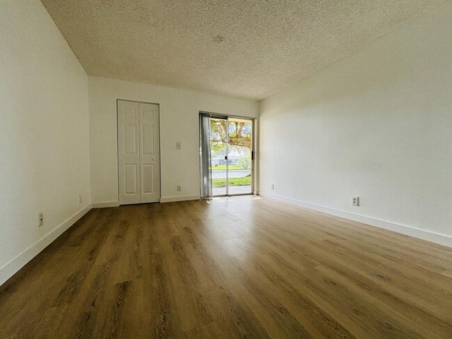 Building Photo - 7630 Westwood Dr
