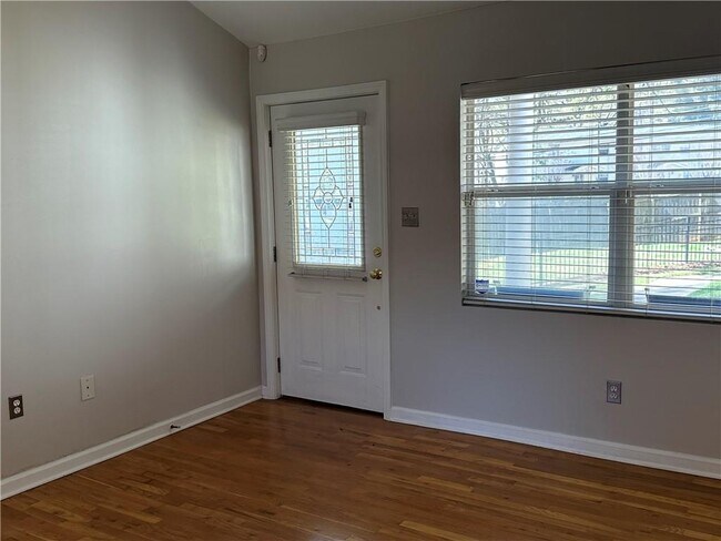 Foto del edificio - 1511 Stone Gate Ln SE