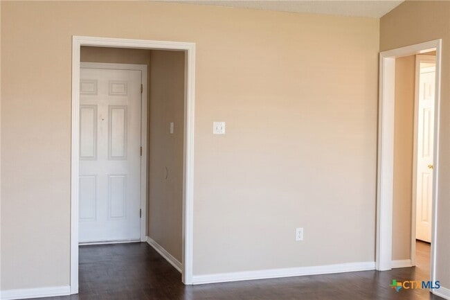 Building Photo - 223 Blanket Dr