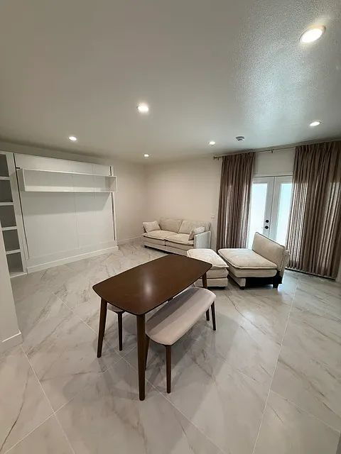 Foto del edificio - Private ADU with Designer Finishes & Separate Entrance in Desirable Castaic