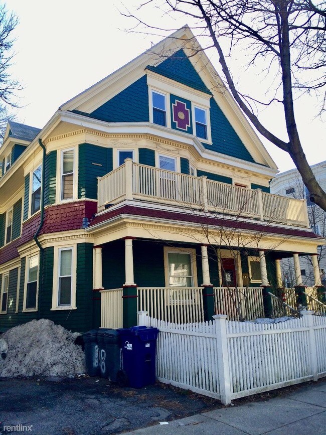 Foto del edificio - 4 br, 1 bath  - 18 Hinckley St