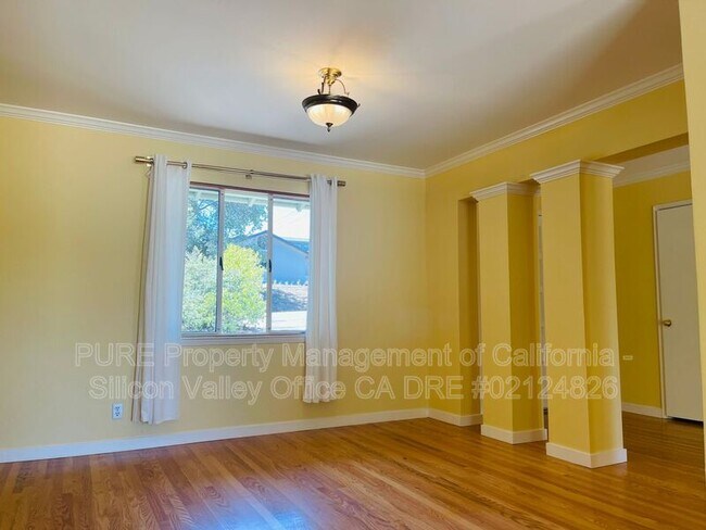 Building Photo - 1449 Topar Ave