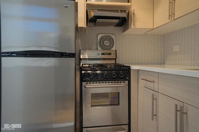 Building Photo - 1 br, 1 bath Apartment - 8 Park Ave