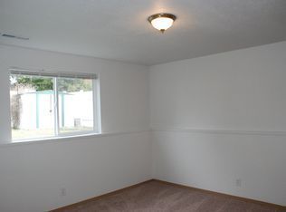 Building Photo - 4 bed 2 bath multi-level in Central CDA ( new carpet)
