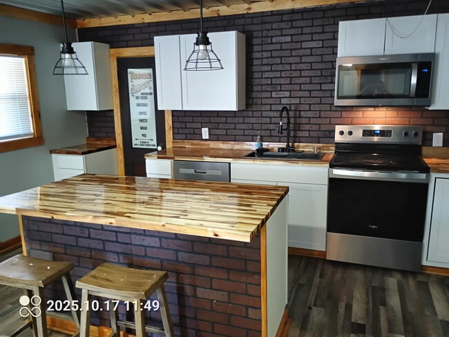 Building Photo - 3881 NC-133