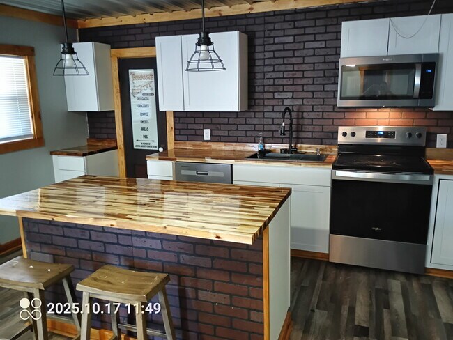 Foto del edificio - 3881 NC-133