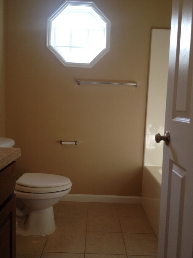 Building Photo - 812 20th St