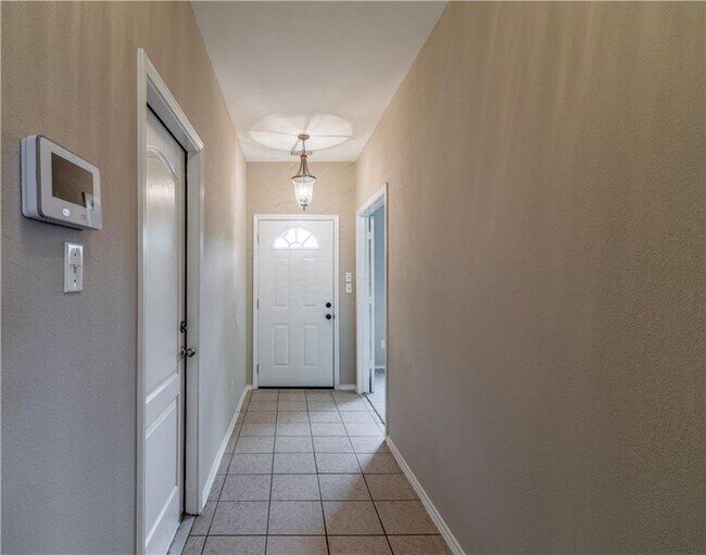 Building Photo - 1708 Goddard Bluff Dr