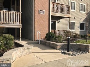 Building Photo - 4811 Ravens Crest Dr