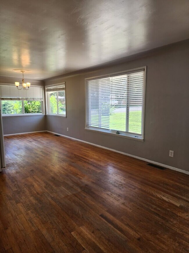 Foto del edificio - Long Realty & Property Management - 3 Bedr...